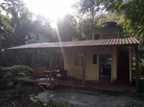 Casa na mata aconchegante e pertinho das praias